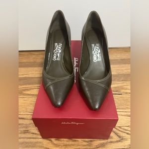Ferragamo Leather Pump size 7